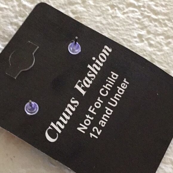 Textured Gem Cluster Square Stud Earrings (H15) - Picture 5 of 5